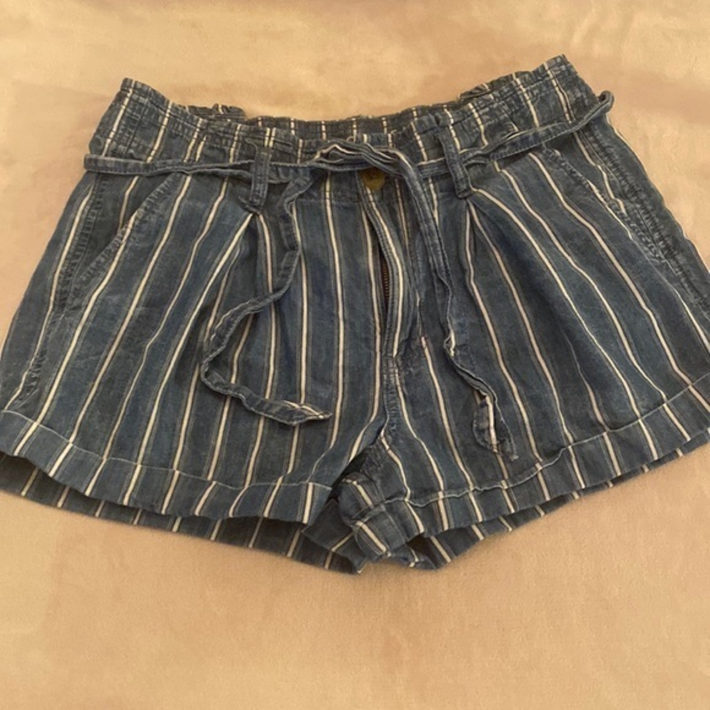 American Eagle striped and belted shorts